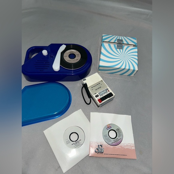 American Girl Other - American girl Julie sound/recording Tape Recorder ,Record Player, 3 Records case